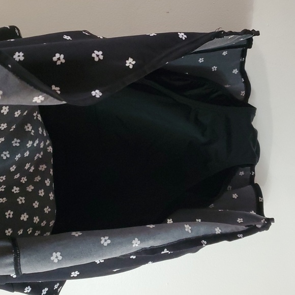 Le Cove Tank One-Piece Swim Suit Size 18 Black White Floral Dress Overlay - Picture 3 of 12